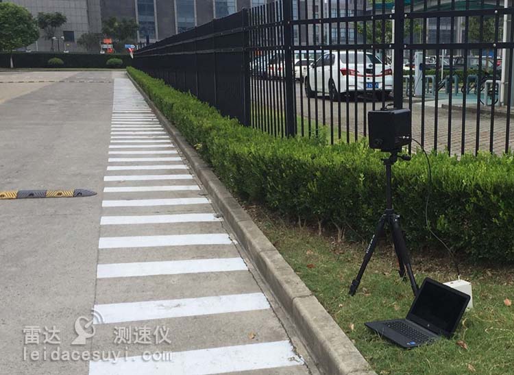 在通用汽车公司国际运营中心＆中国总部演示移动高清雷达测速仪使用效果